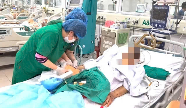 26 giờ - Truyền 22 lít chế phẩm máu cứu bệnh nhân 2 lần ngừng tim