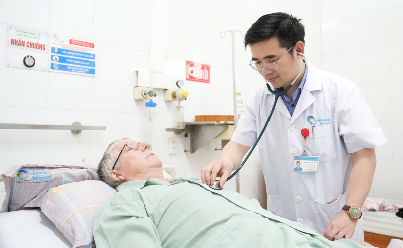 Đặt 3 stent cứu du khách nước ngoài bị nhồi máu cơ tim cấp nguy kịch