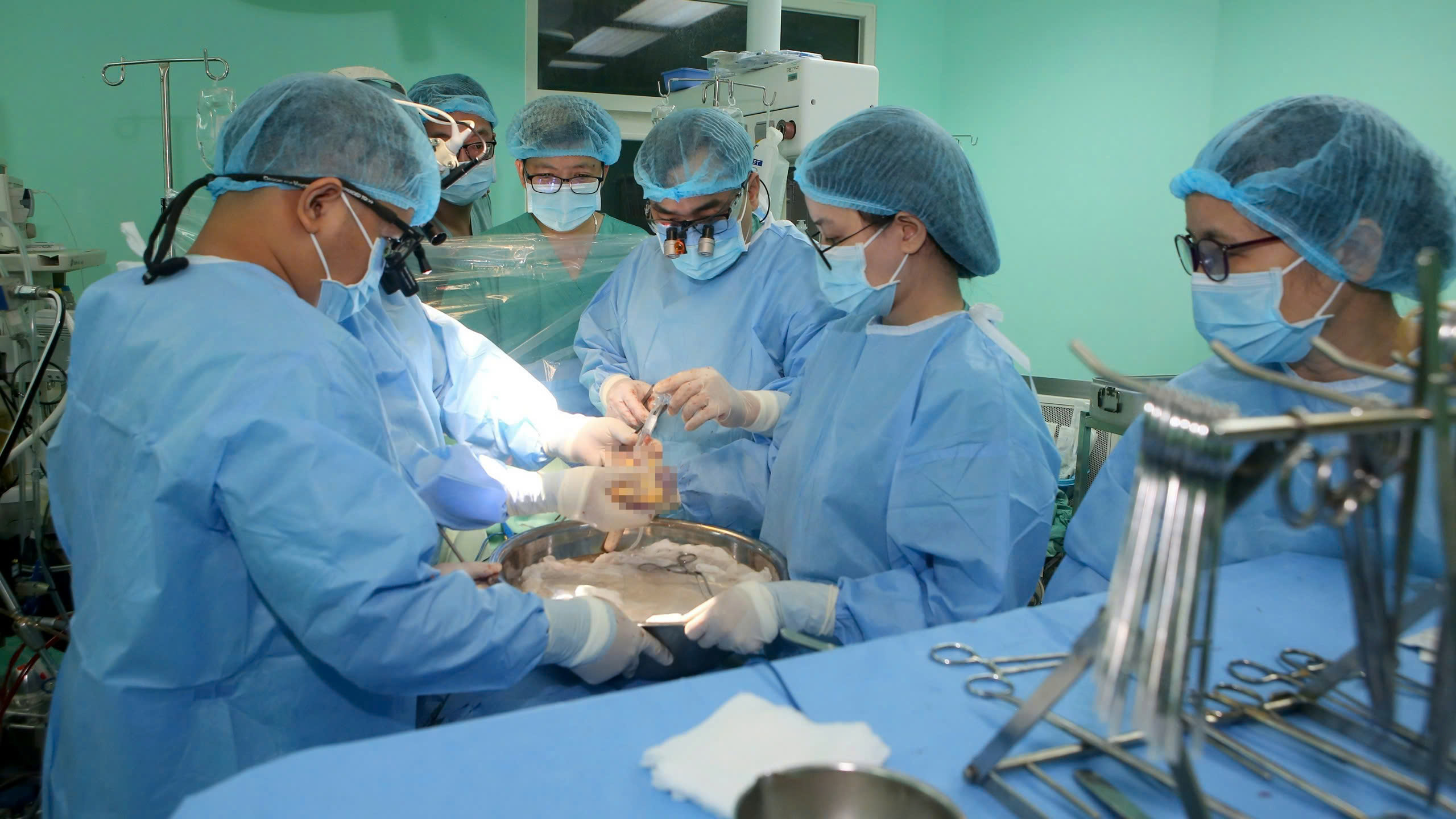 Trái tim vượt 600km từ thủ đô vào cố đô Huế để tiếp tục sự sống