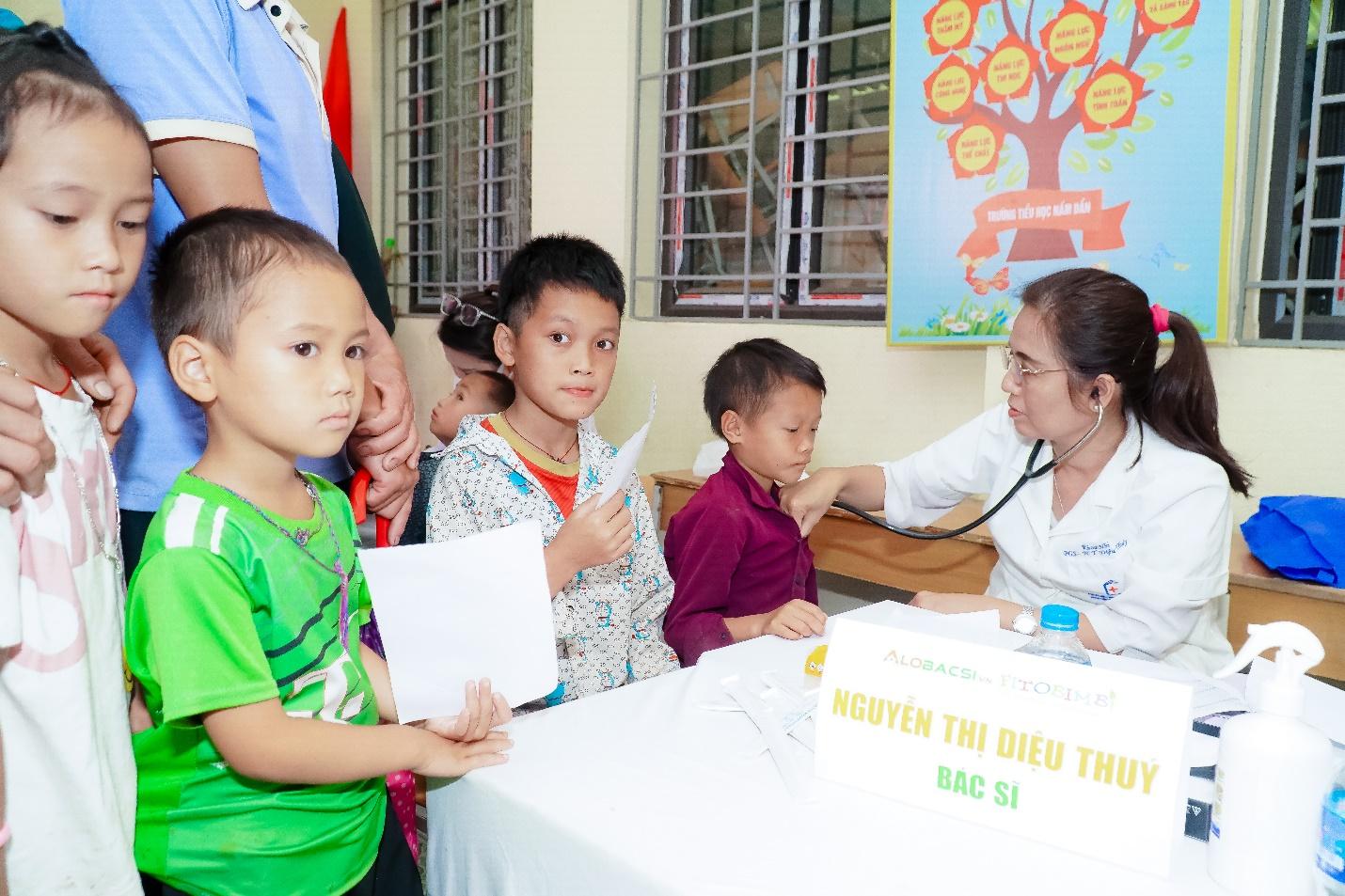 Fitobimbi - Delap lên Hà Giang khám bệnh và tổ chức Tết Trung thu cho 700 trẻ em