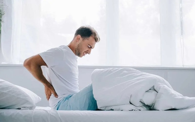 5 Nguyên nhân khiến bạn đau lưng khi ngủ dậy và cách khắc phục?